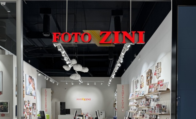 Foto Zini: la “Cenerentola” di Oriocenter dove le foto sono ancora puro romanticismo