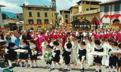 Corpus Domini e SS. Martiri Patroni, a Gandino la processione giubilare con mons. Delpini