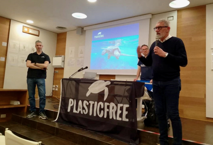 Nembro ha deciso di “dichiarare guerra” alla plastica: c’è la firma con Plastic Free