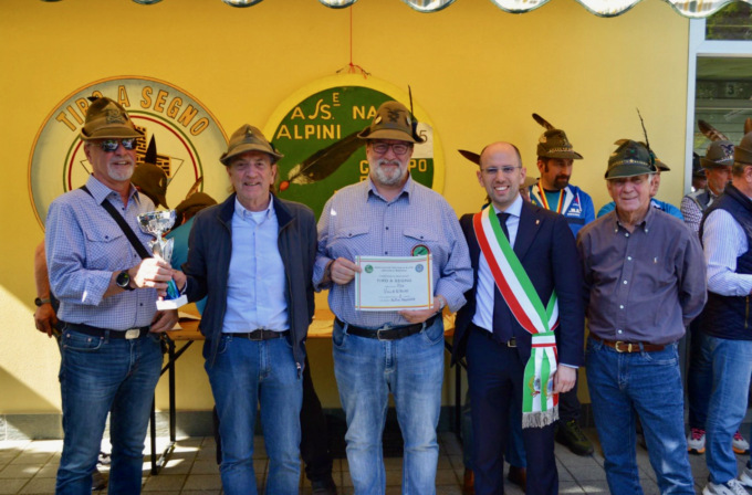 Gli alpini di Ponte San Pietro festeggiano 95 anni di storia e solidarietà