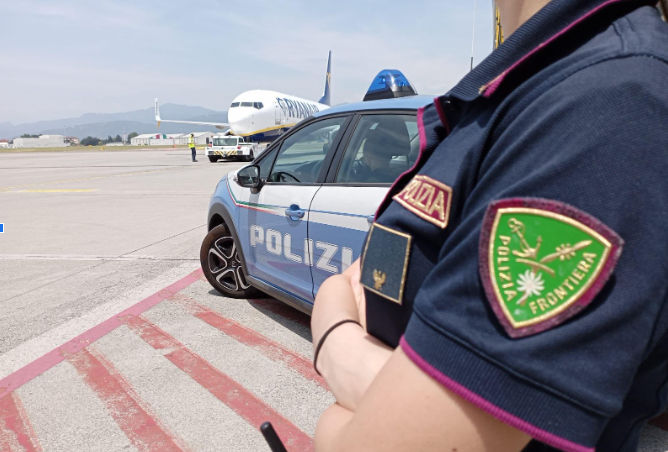La donna che tagliava le capote all’aeroporto di Orio è in carcere: pena di 2 anni e 8 mesi