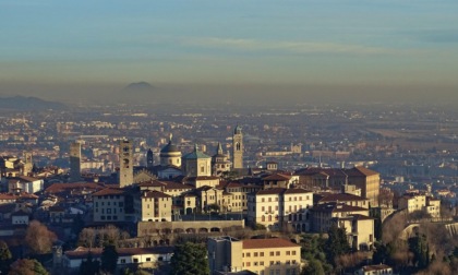 Estate a Bergamo: 5 Accessori Essenziali per la Stagione