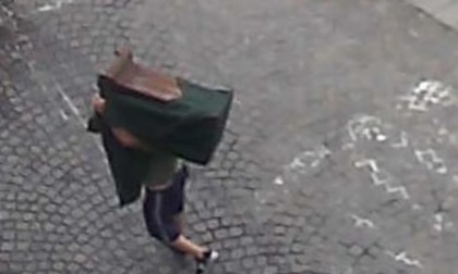 Caravaggio, rubano la cassetta delle offerte e poi la tengono per usarla come tavolino