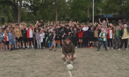 Marten de Roon e il nuovo campo per i ragazzi che gli è stato intitolato a Hendrick-Ido-Ambacht