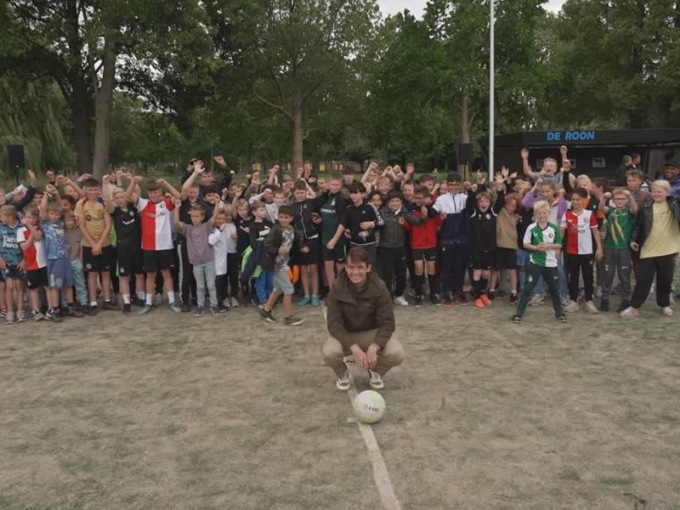 Marten de Roon e il nuovo campo per i ragazzi che gli è stato intitolato a Hendrick-Ido-Ambacht