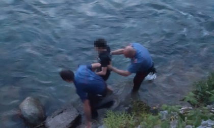 Ubriaco rimane bloccato su una roccia nel Brembo a Zogno: 16enne recuperato dai carabinieri