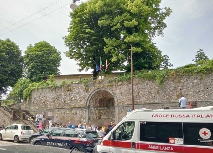 Incendio alla scuola media Donadoni di Città Alta, evacuati 120 ragazzi