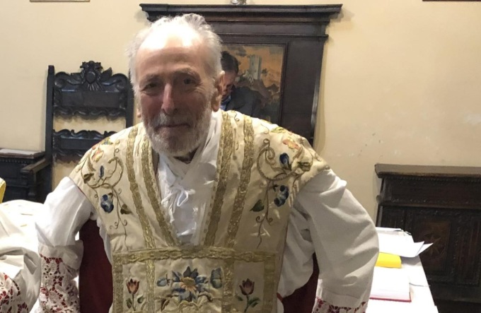 Albino e la Chiesa bergamasca dicono addio a mons. Camozzi, una vita in giro per il mondo