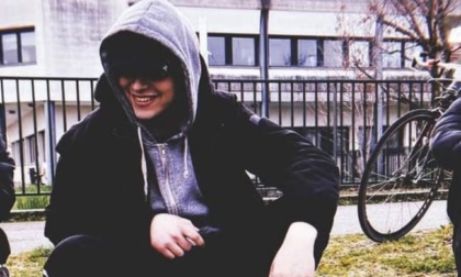 Un "pensiero con le ali" in memoria di Andrea, 19enne bergamasco di cui resta il sorriso