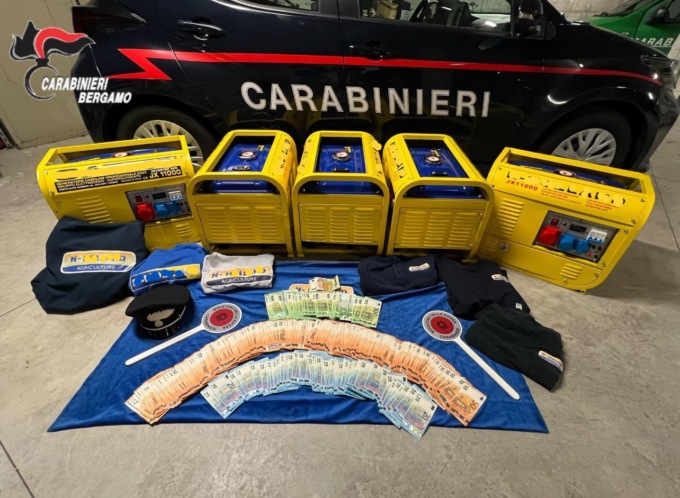 Da Napoli alla Val Seriana per la truffa dei generatori: bloccato con 30 mila euro in valigia