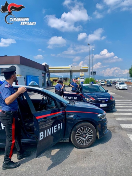 Sequestra e cerca di violentare una donna in auto a Dalmine: arrestato 42enne della Val Seriana