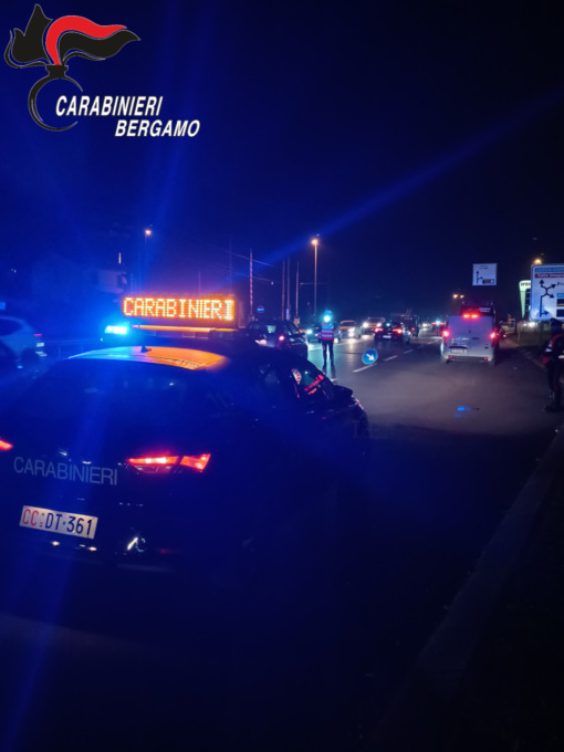 Due giorni di controlli intensi dei carabinieri: una denuncia e violazioni in un supermercato