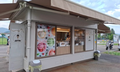 Nuova vita per un'edicola di Pedrengo, trasformata in gelateria