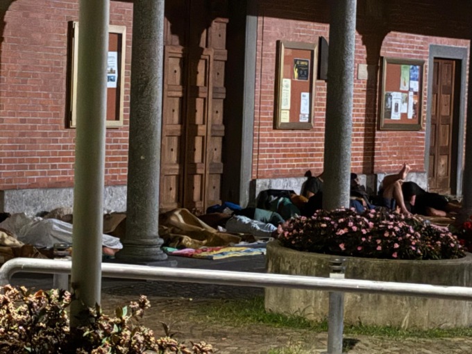 «La situazione in via Cappuccini a Bergamo peggiora di giorno in giorno: adesso siamo stufi»