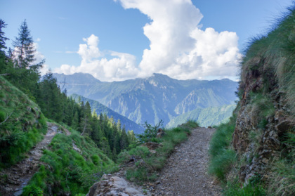 Tra rocce, prati e specchi d’acqua, il rifugio Benigni è una terrazza panoramica naturale