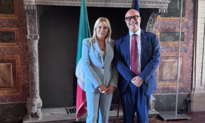 I complimenti del prefetto di Bergamo a Laura Bertulessi, tra i fondatori di Italtrans