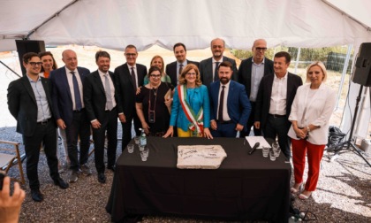 Al via i lavori delle ex caserme Montelungo e Colleoni: posata (e firmata) la prima pietra
