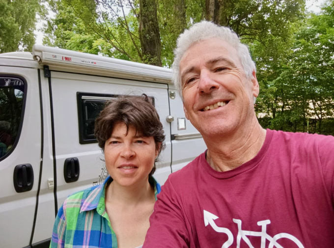 La coppia del Cai di Nembro che gira in bicicletta tra le abbazie trappiste del Belgio