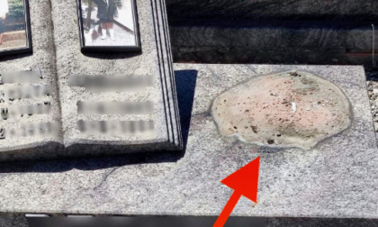 Rubata una statua della Madonna alta ben un metro e mezzo al cimitero di Osio Sopra