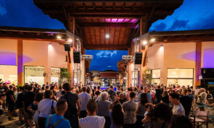 Parole, musica e shopping by night: l’estate del Franciacorta Village è servita