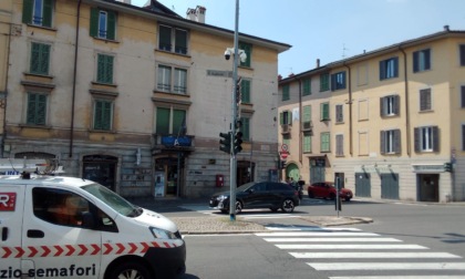 Blackout elettrico in diversi quartieri di Bergamo: occhio ai semafori spenti in Oberdan