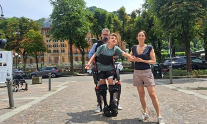 Quella commovente passeggiata di Andrea con il suo esoscheletro a San Pellegrino