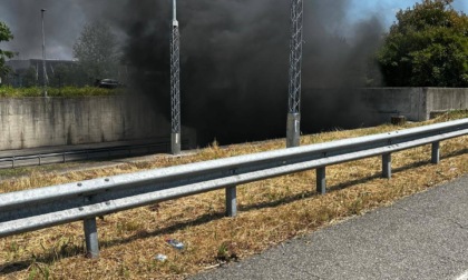 Fumo nero sull'asse tra Mapello e Ponte a causa di un brutto incidente: morto un 17enne