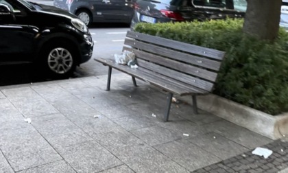 Serve una soluzione al degrado tra viale Papa Giovanni e Galleria Fanzago: «Via le panchine?»