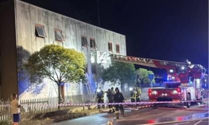 Incendio nella notte a Ghisalba: danneggiata la sede della banda
