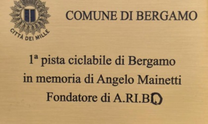 Deturpata la targa in memoria di Angelo Mainetti: «Un piccolo atto, ma meschino e vile»