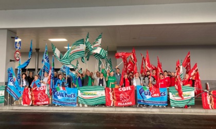 Vigilanza privata in protesta all'aeroporto di Orio: «Contratto fermo da 15 anni, basta rinvii»