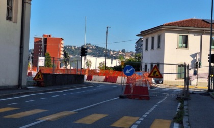 Un residente: «I lavori per la nuova piazza di Campagnola sembrano fermi da un mese»