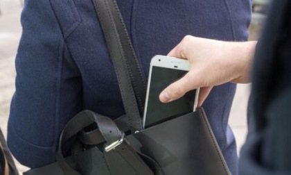 Furto ai danni di un ipovedente: rubato uno smartphone contenente ricordi importanti