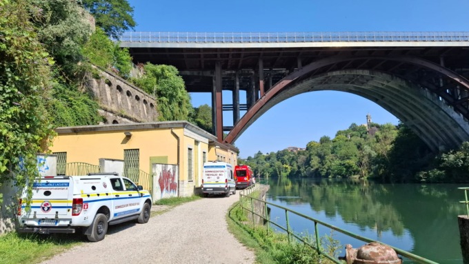 Individuato un corpo nell’Adda, si pensa sia dell’uomo che si è gettato dal ponte