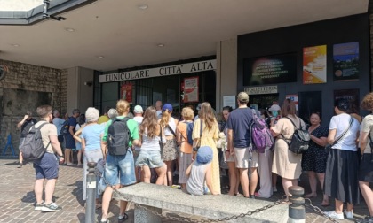 «Funicolare, biglietterie guaste e lunghe code: che biglietto da visita per Bergamo...»