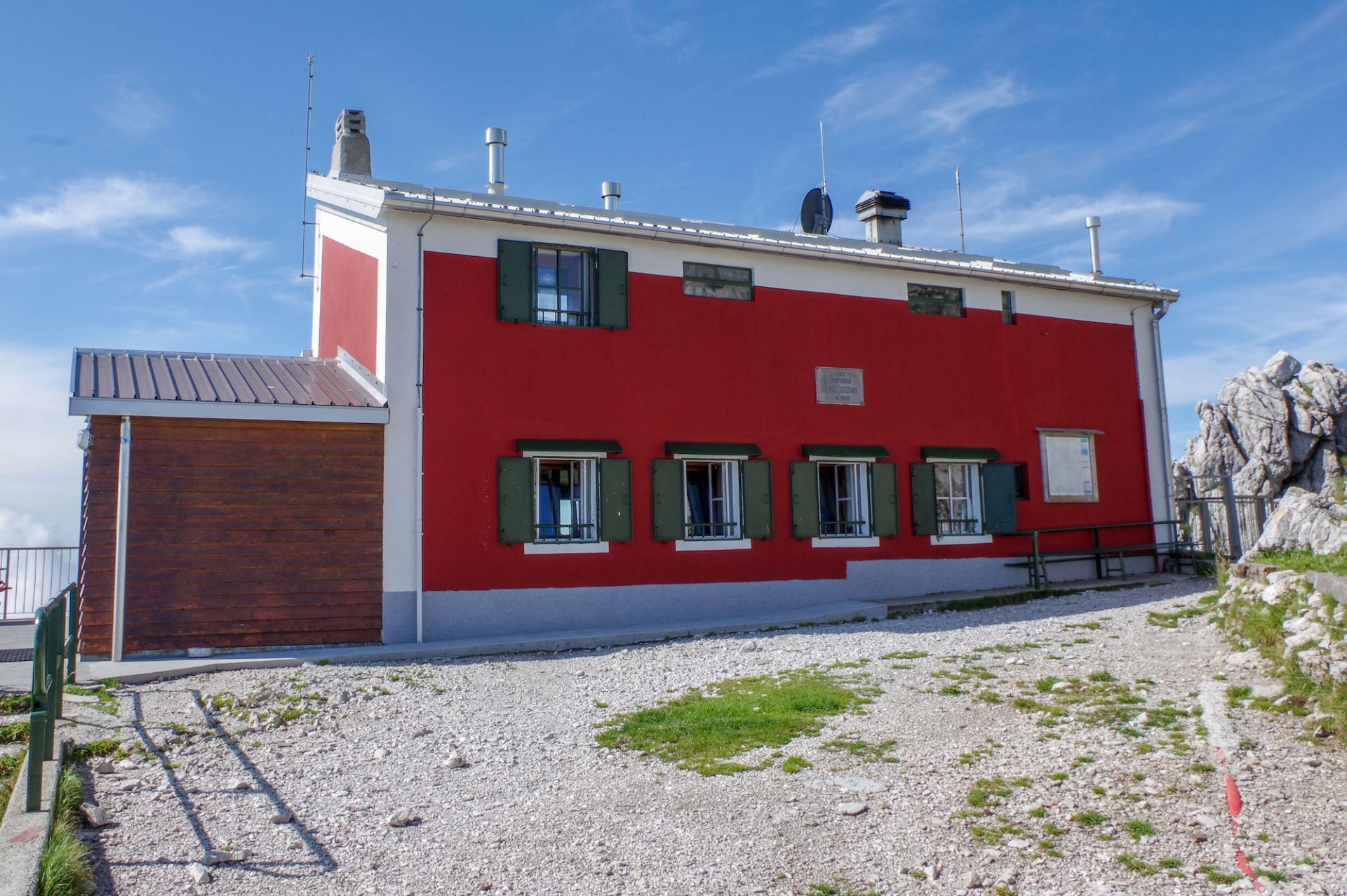 5 - Il rifugio Azzoni