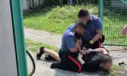 S'introduce in un cortile privato e aggredisce un operaio comunale: paura ad Antegnate