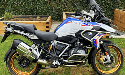 La disavventura di un motociclista di Treviolo: «Se avete una Bmw, occhio ai viaggi in Francia»