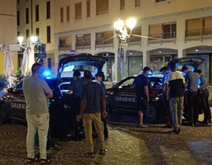 Controlli dei Carabinieri in centro a Caravaggio: identificati 83 giovani in una notte