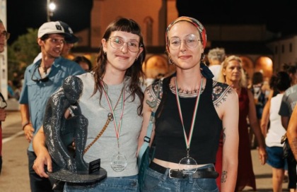 Le gemelle Giulia e Alice Monzani di Filago trionfano al concorso nazionale dei madonnari