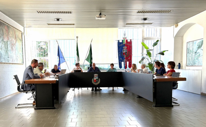 Uso improprio dei social? A Mozzo la minoranza chiede lumi, il sindaco ribatte