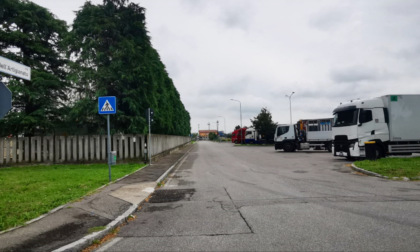 I residenti di Dalmine protestano: «Degrado e caos per colpa dei camion, ora basta»
