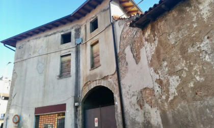 «Il centro storico di Azzano San Paolo s'impoverisce, è spento e vuoto: è un problema»