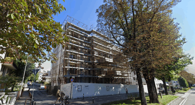 Il cantiere fermo da anni in viale Vittorio Emanuele a Bergamo diventa un caso