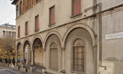 Cancellate anti-senzatetto alla chiesa di S. Marco a Bergamo: fatte togliere dal parroco