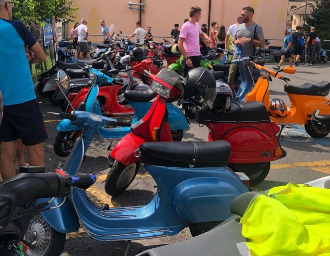Le Vespe invadono la Val Gandino: il 6 settembre torna il raduno “Cazzano in Vespa”