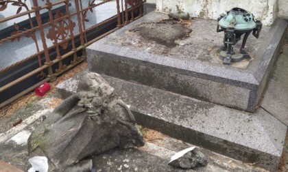 Devastato dai ladri il cimitero di Caravaggio: «Una vergogna che non resterà impunita»
