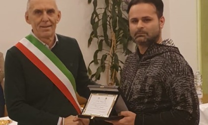 Il bagnino Giuseppe Ro, già premiato dal Comune di Bonate Sotto, salva una bimba a Milazzo