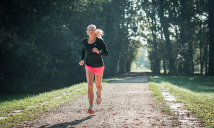 Dieci maratone in dieci giorni: la sfida della runner Ivana De Martino passerà anche da Crespi d'Adda