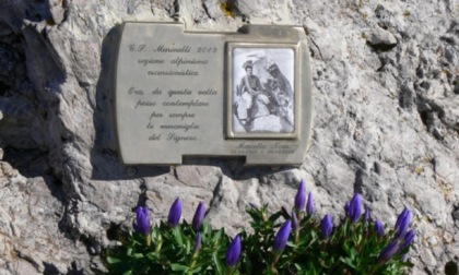 Ancora vandalismi in montagna: danneggiata la foto ricordo di Noris sull'Alben